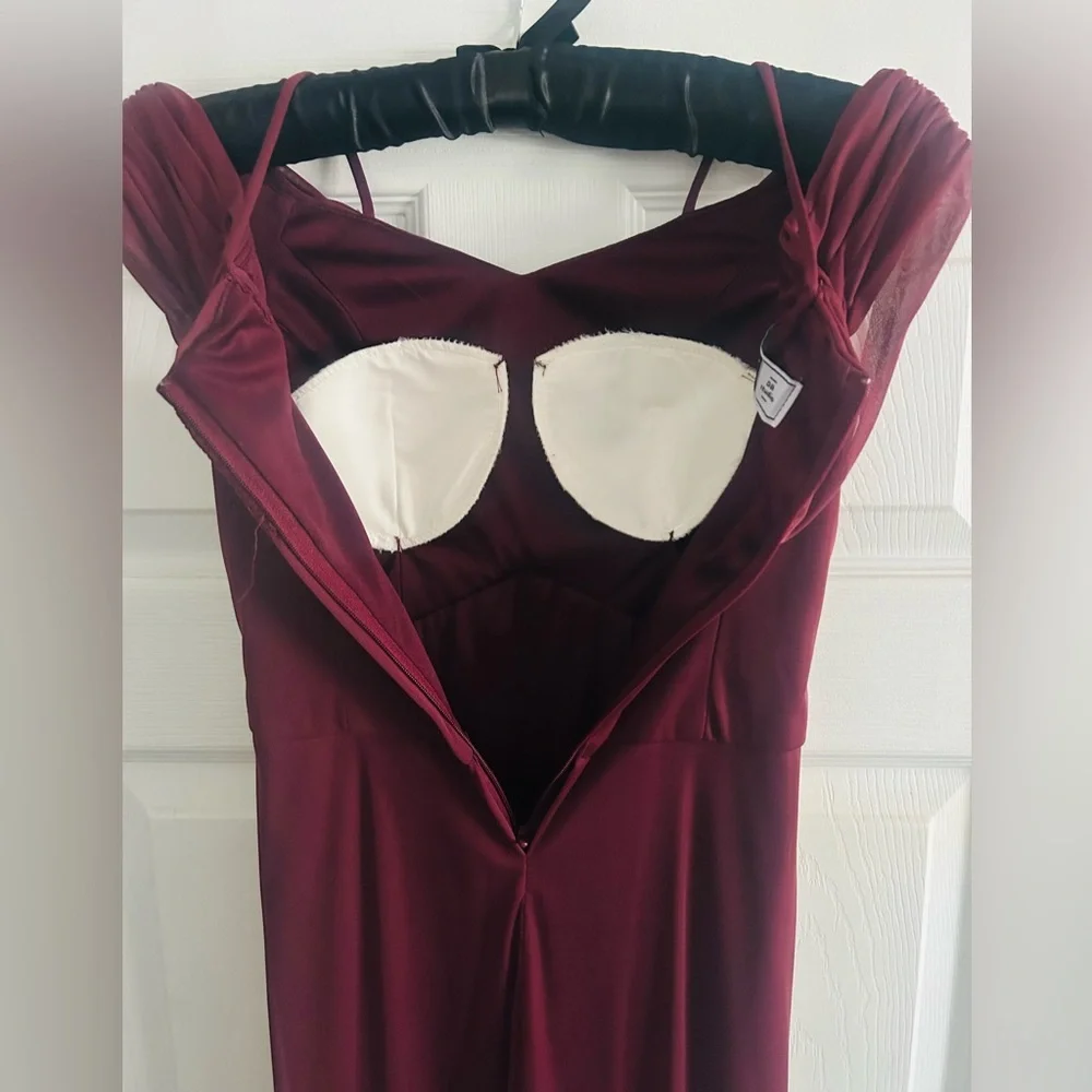 Crisscross Off-Shoulder Girls Junior Bridesmaid dress, sewn in bra, size 10 - Picture 7 of 9